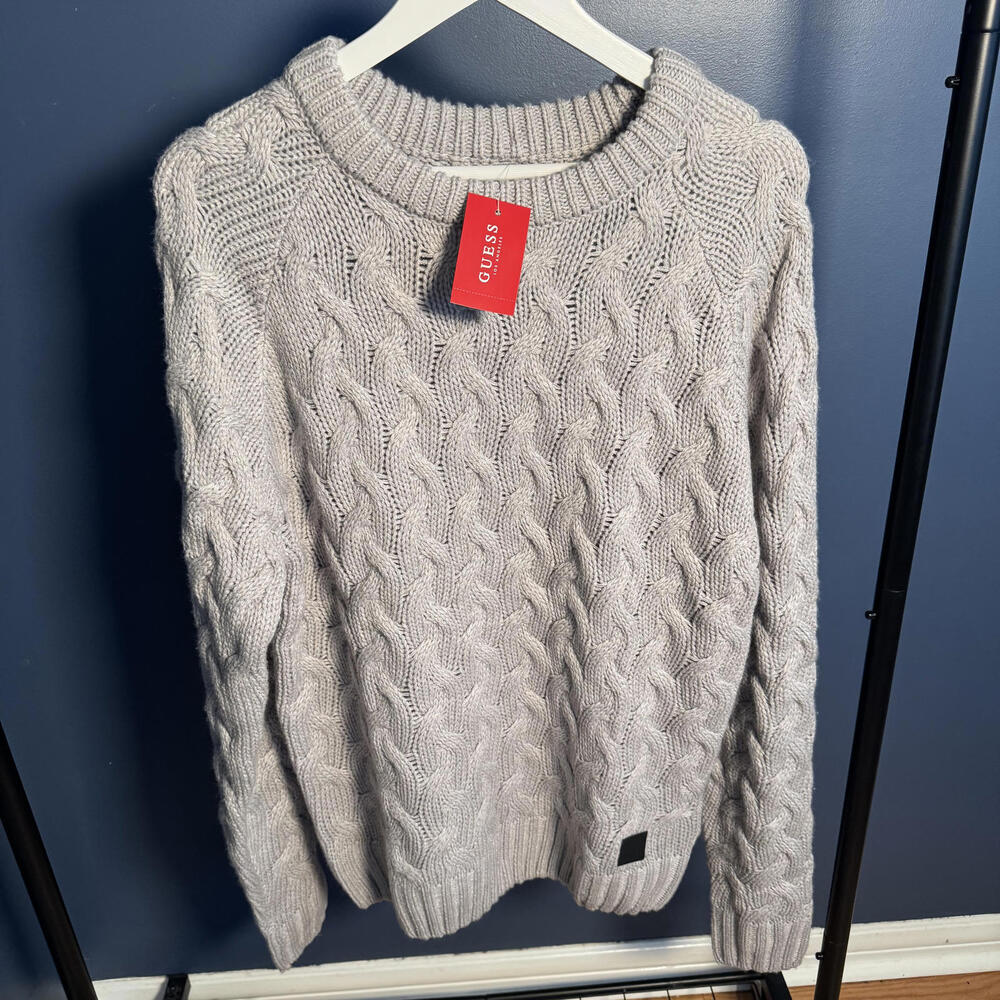 GUESS Los Angeles Cable Knit Sweater Men’s M Light Grey Crewneck NEW WITH TAGS